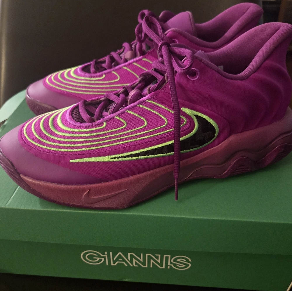 Nike Men's Giannis Immortality 4 Hyper Violet Basketball Shoe FQ3680-501  Sz 8.5